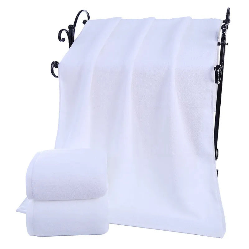 Thickened 100% cotton bath towel in white with 70x140cm 400g size and plain weave texture