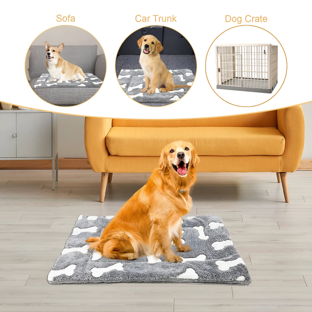 Self-warming pet bed mat in soft coral velvet with reversible fleece and non-slip backing, sizes S to 3XL