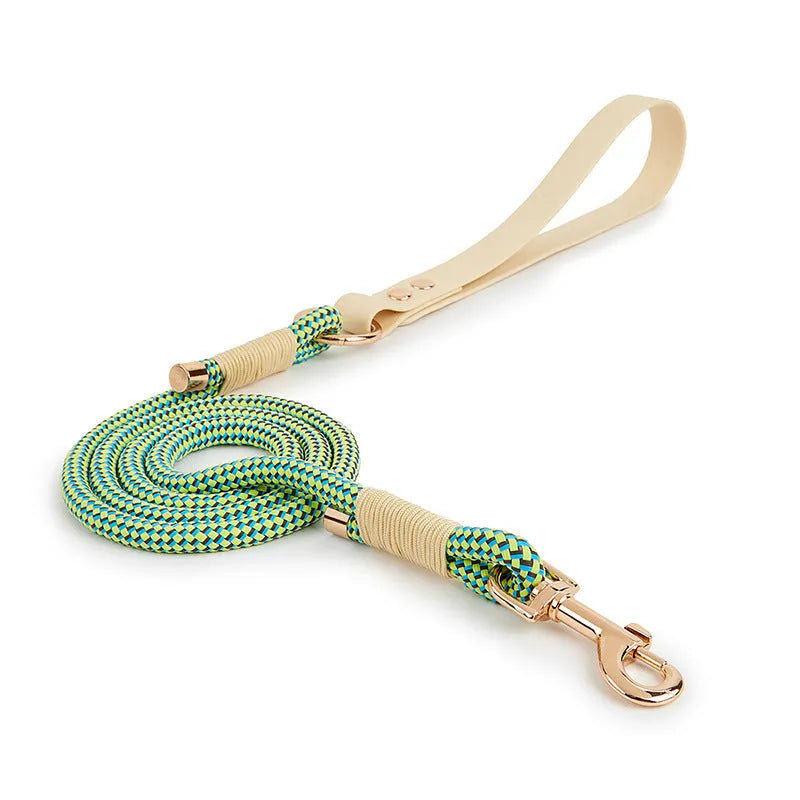 Dog hand holding rope in Shadow White with safety buckle, 120cm length, PVC-coated nylon material