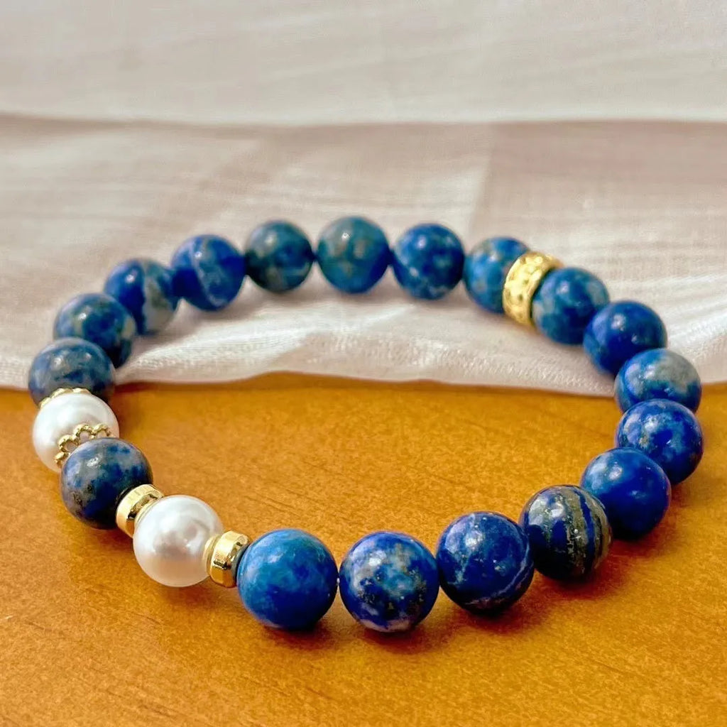 A green and gold lapis lazuli bracelet with a Chinese artistic retro design.