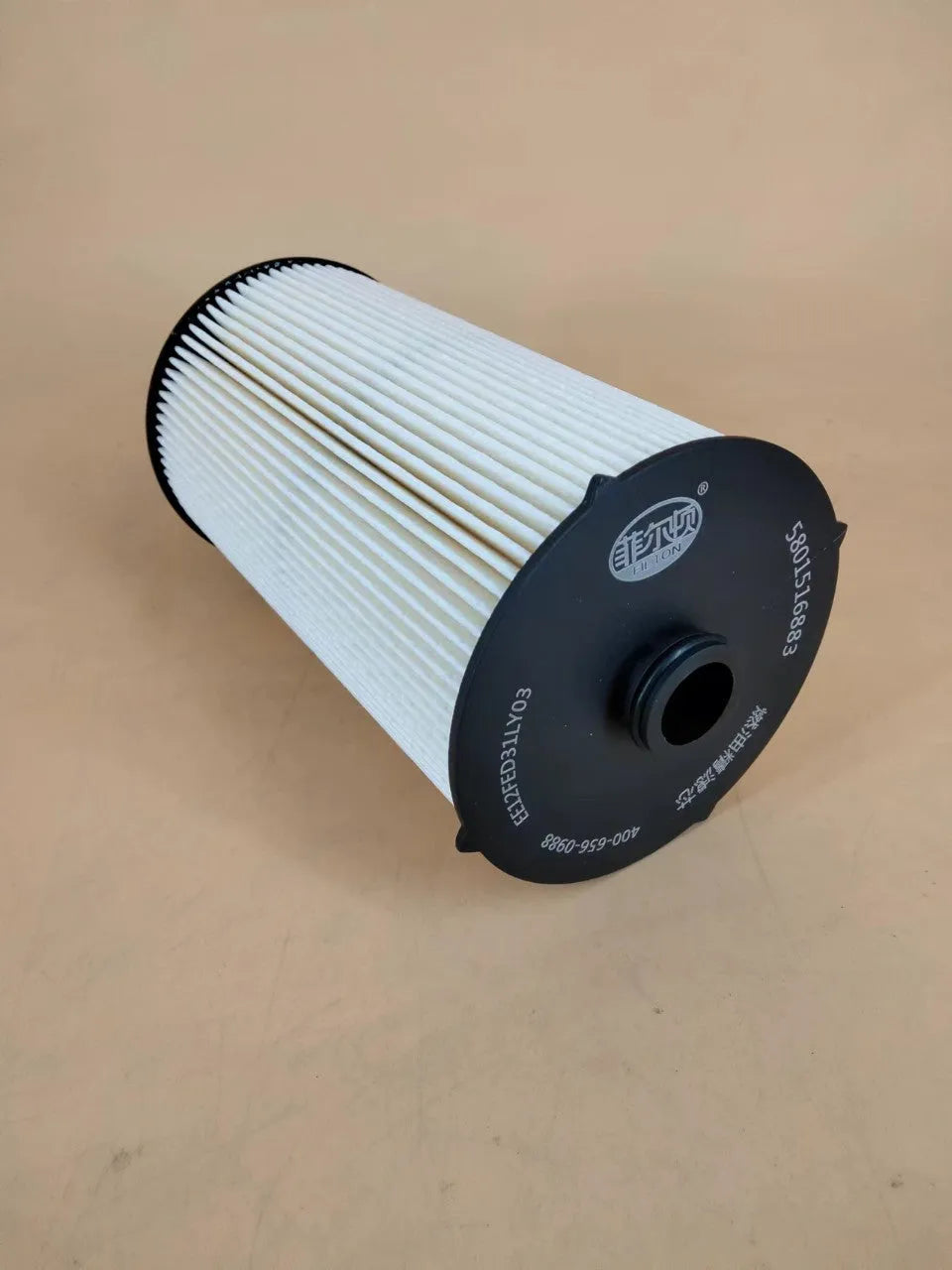 Iveco fuel filter element for part numbers 5801516883 and 5801439821.
