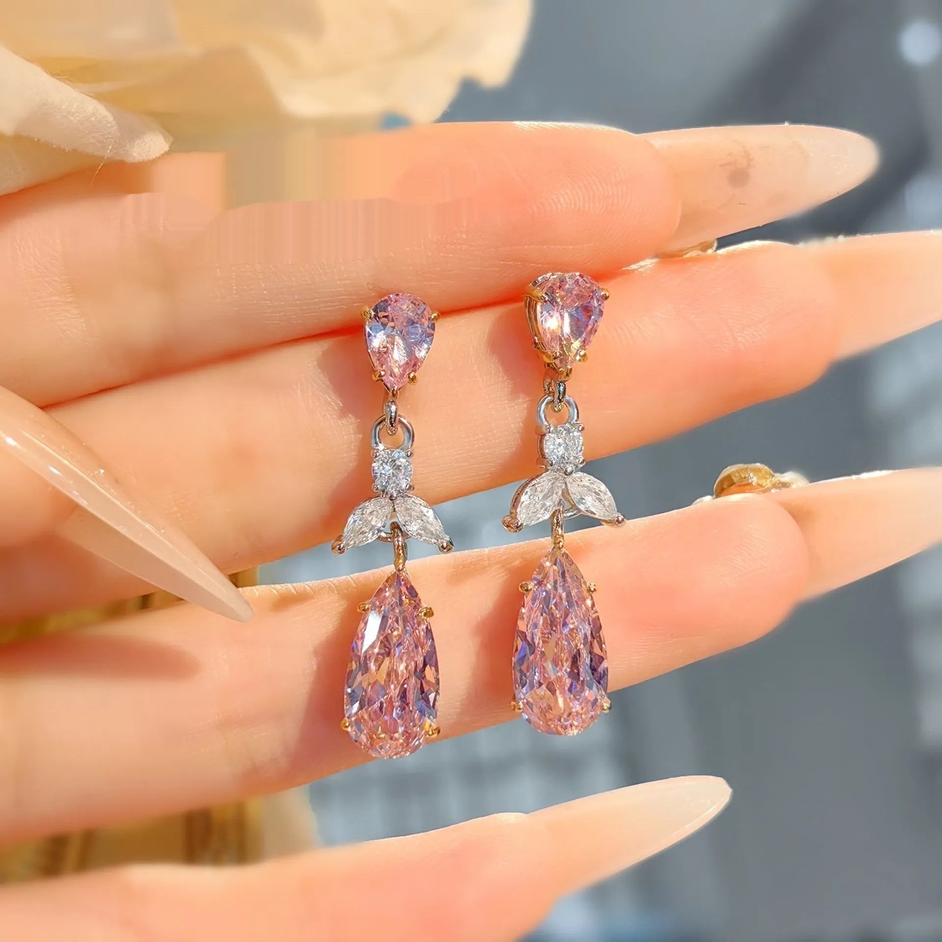 Women's retro floral high-carbon diamond crystal earrings in pink, copper base with petal and leaf design