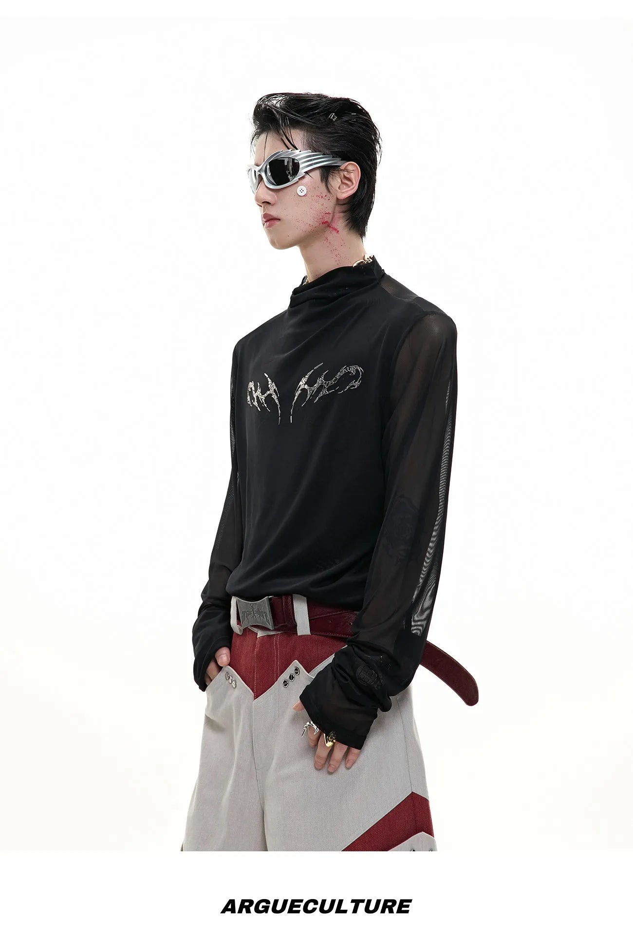 Niche mesh slim long sleeve bottoming shirt in black or white on a size chart