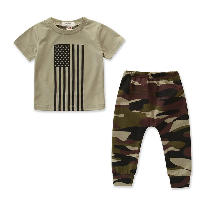 Boys' two-piece camouflage suit set with flag pattern, short sleeve shirt and trousers for summer.