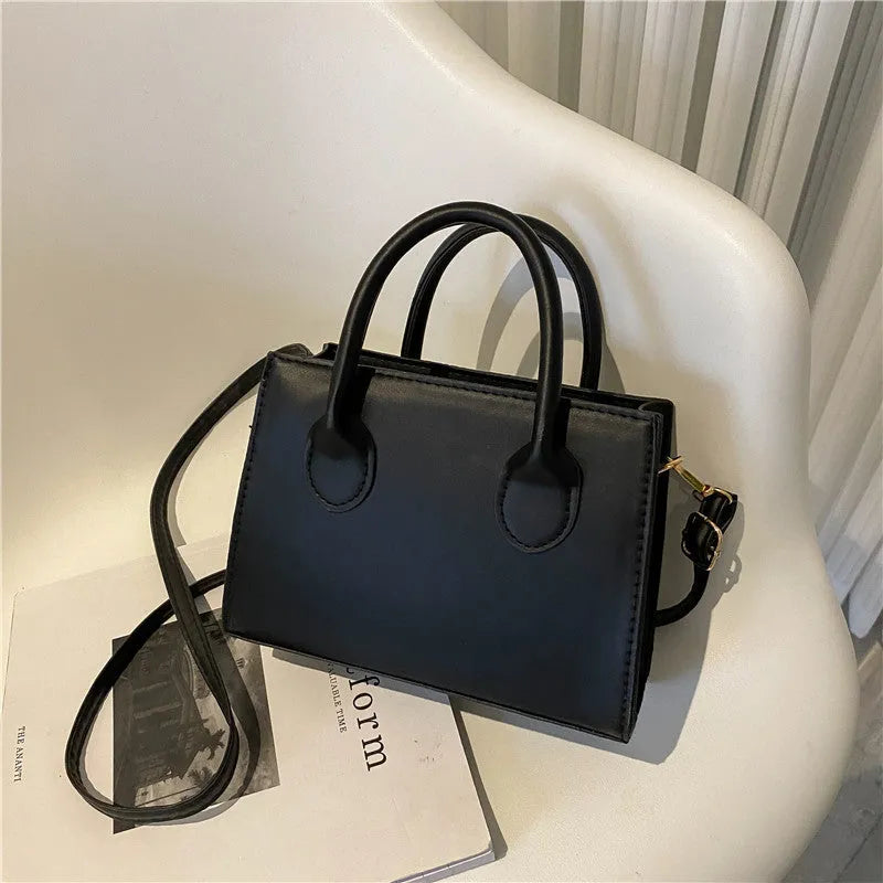 Retro casual square shoulder bag for women in horizontal shape with single strap and internal document pocket