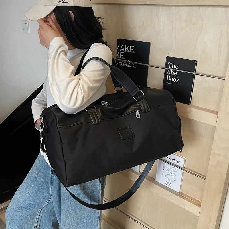 Large black Oxford cloth messenger bag with a 36-55 litre capacity and breathable lining