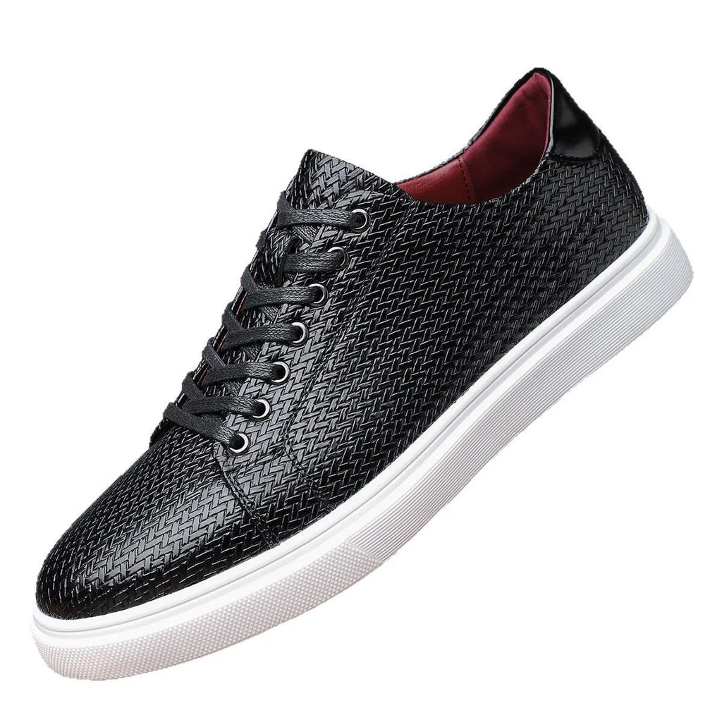 Men's black low-top leather business shoes with a leather toe cap and rubber sole