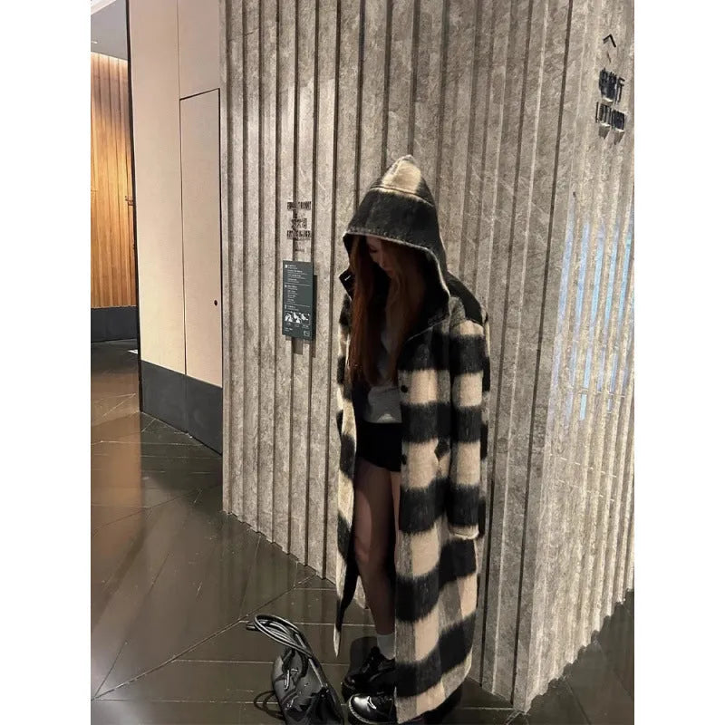 Mid-length loose woolen coat in beige black plaid, sizes L to 4XL.