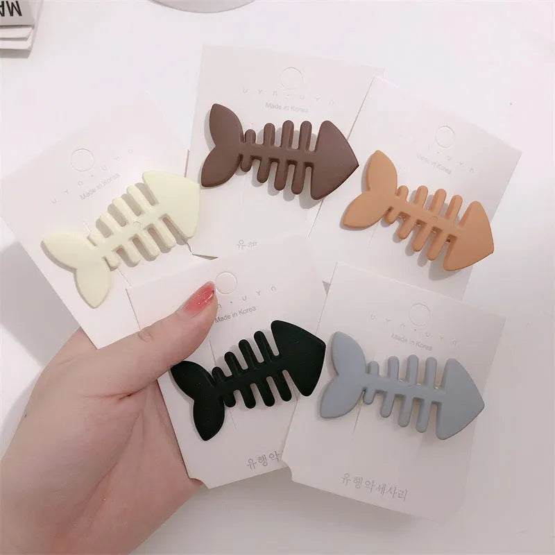 Minimalist fishbone pattern hair barrette with duckbill clip in a candy colour.