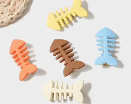 Minimalist fishbone pattern hair barrette with duckbill clip in a candy colour.