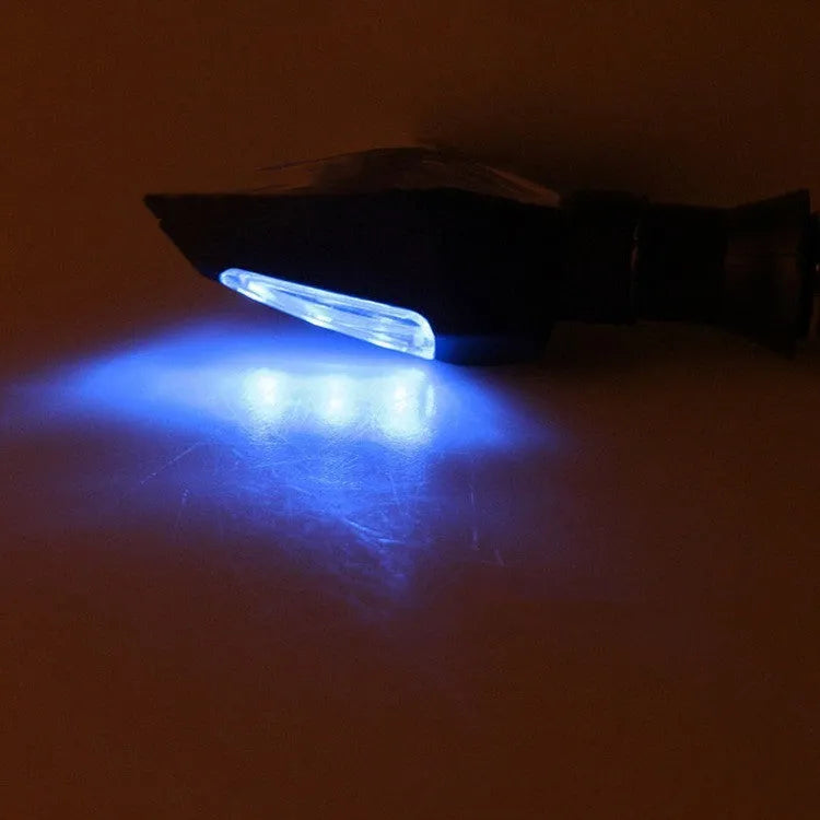 Motorcycle turn signal light with dual-colour yellow and blue LED illumination for direction indicators