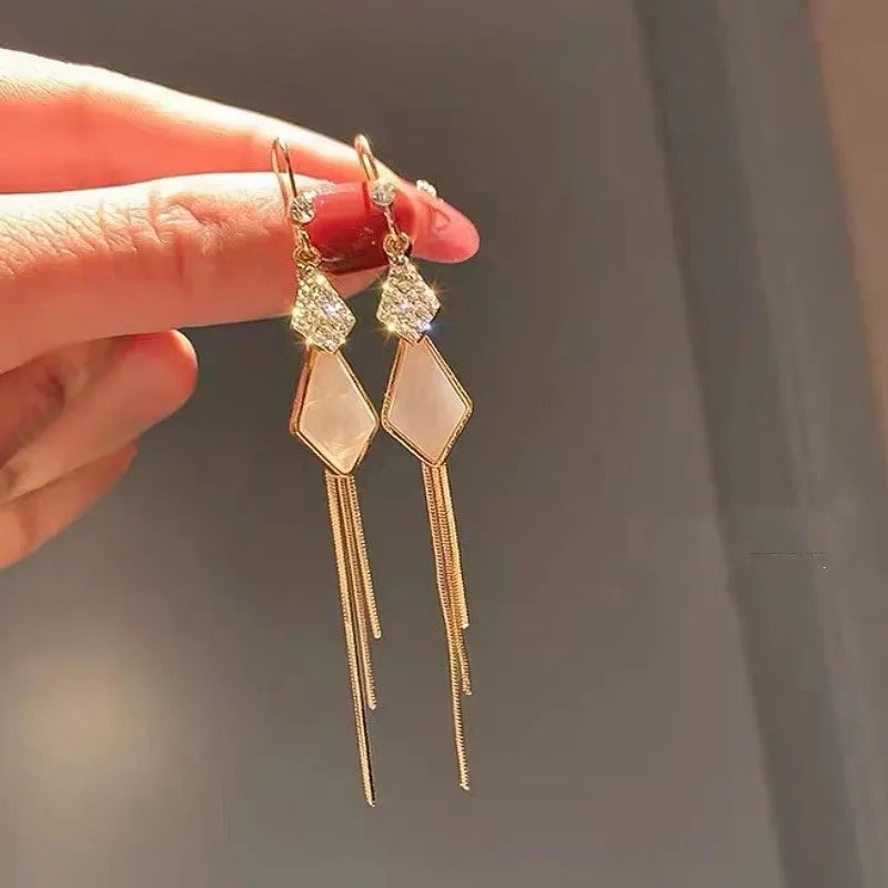 Alloy tassel strip earrings with gang diamond ice flower and eight awn star design in white and black