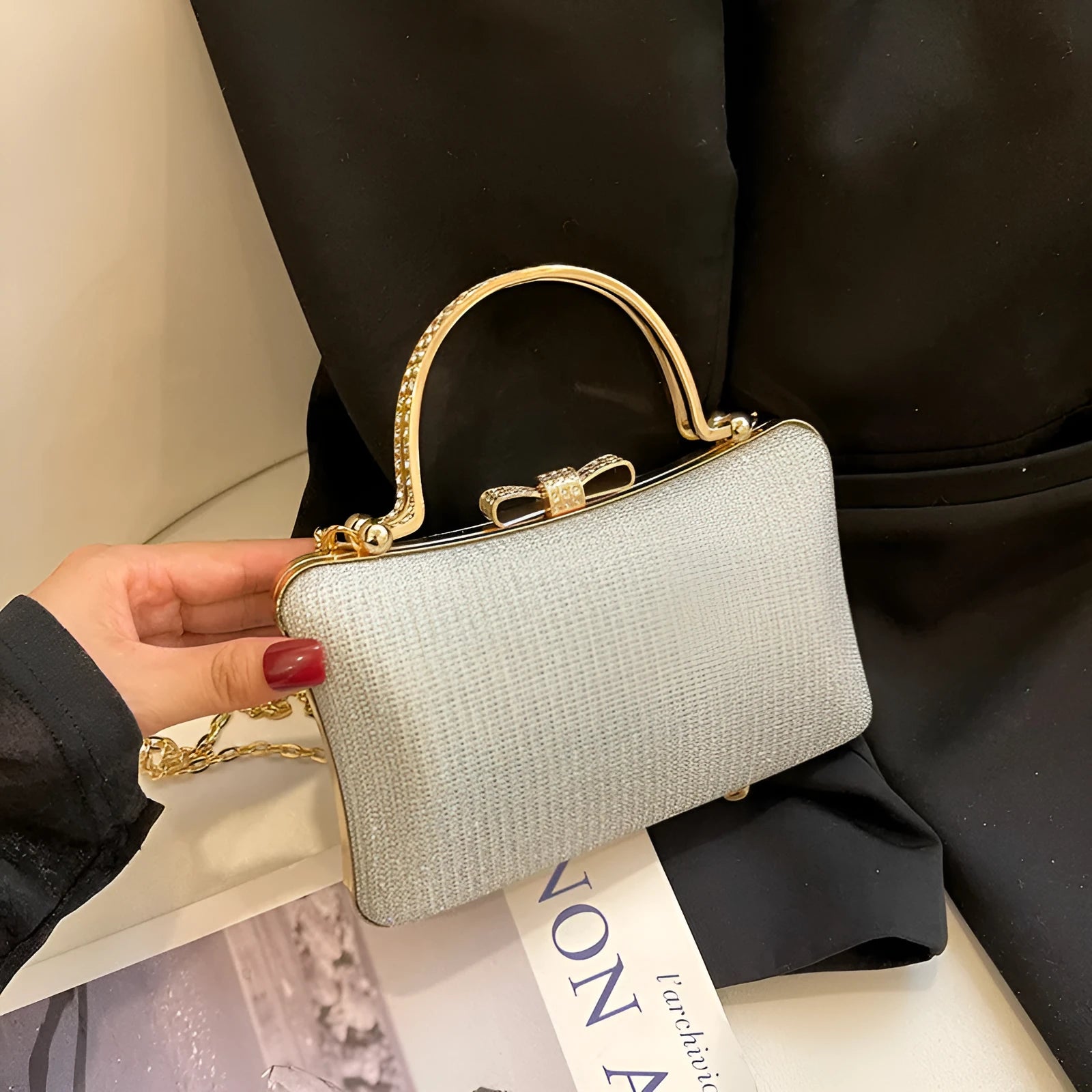 Felt shoulder messenger bag for women in black, horizontal square shape, single strap, sandwich pocket