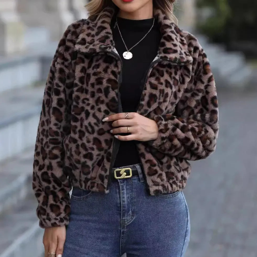 Women's loose long-sleeve leopard print coat with a zip front and raglan sleeves.