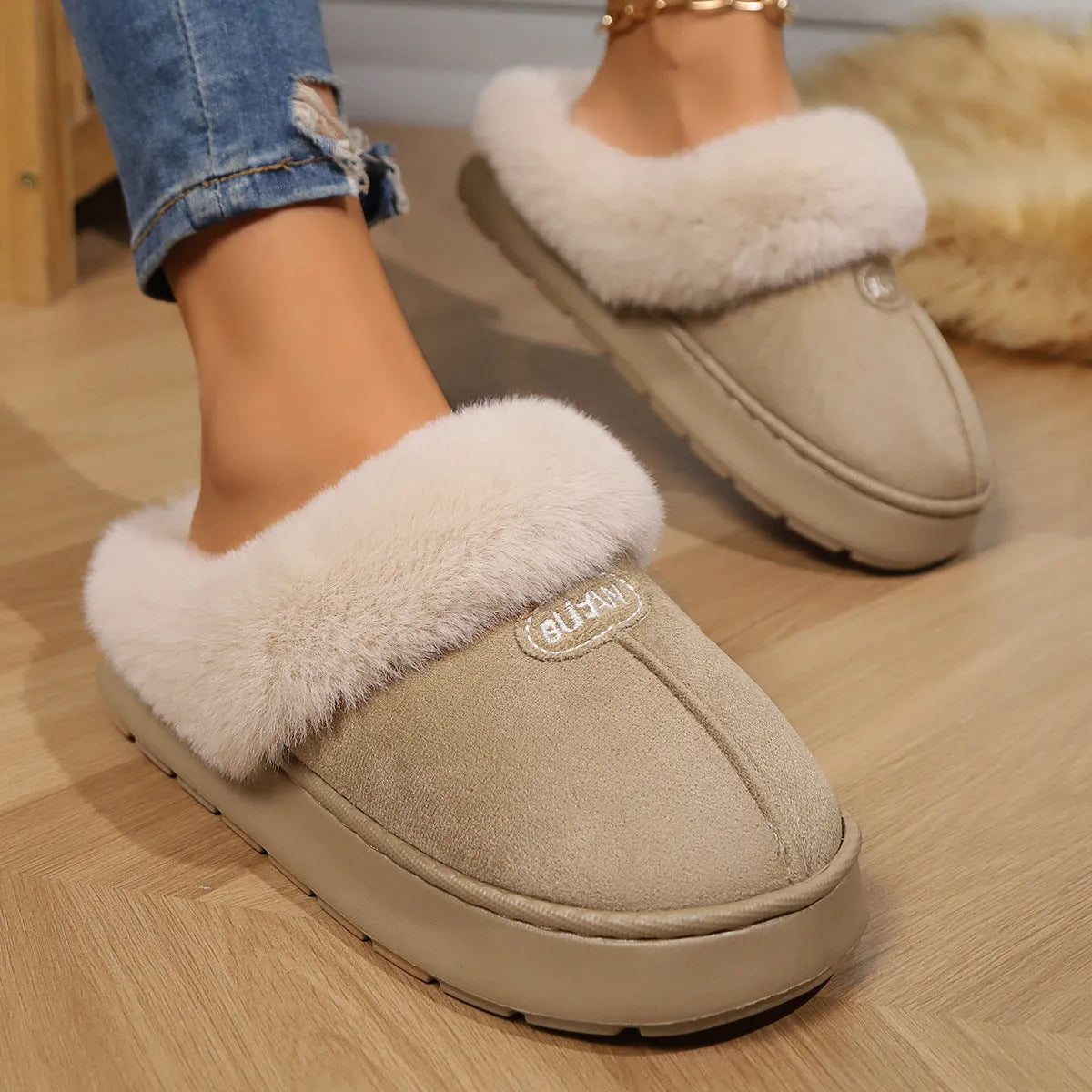 Couple's indoor half-covered heel slippers in suede with artificial wool lining, flat heel, and sewing thread detailing