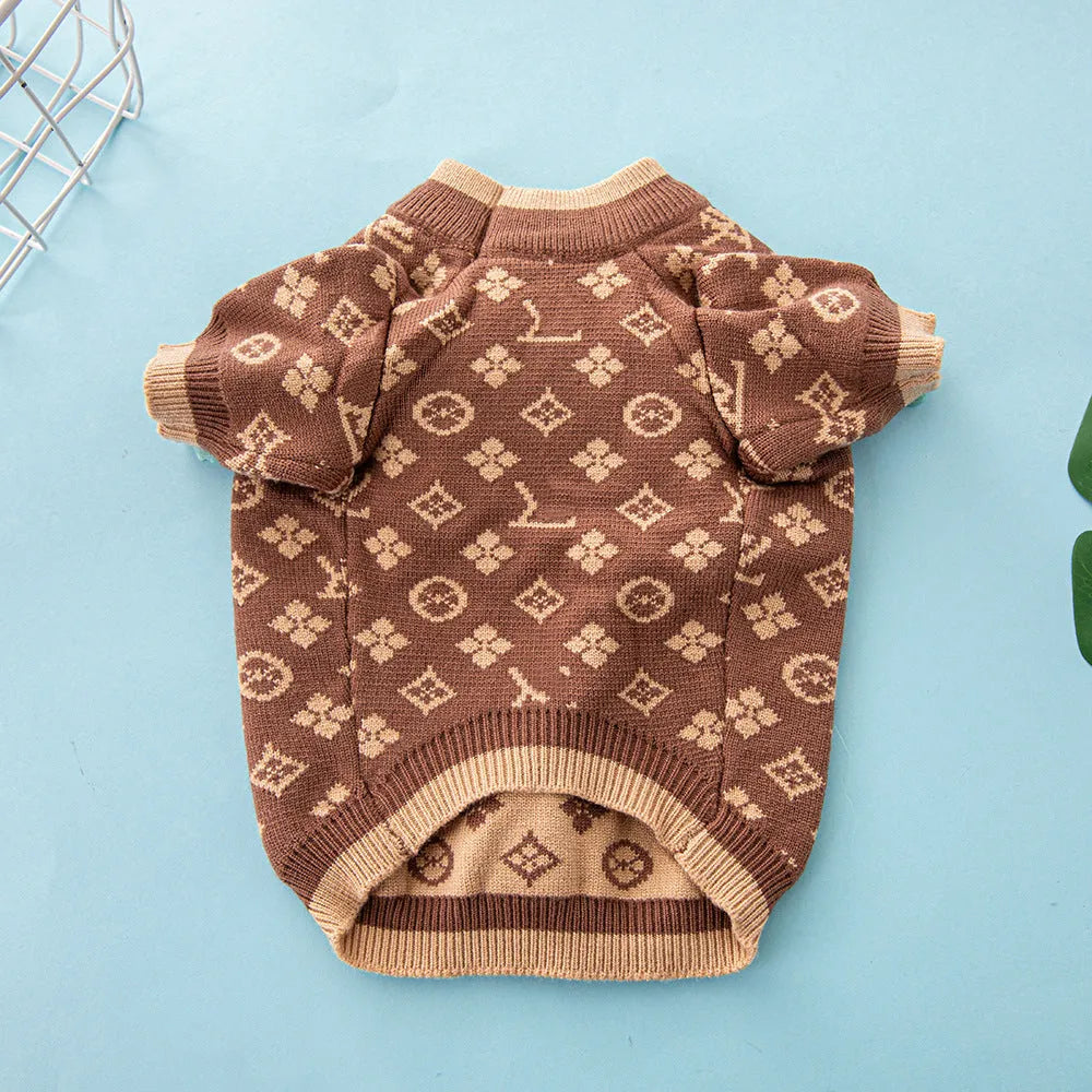 Wool dog sweater in a European style for autumn and winter, shown in a two-tone colour.