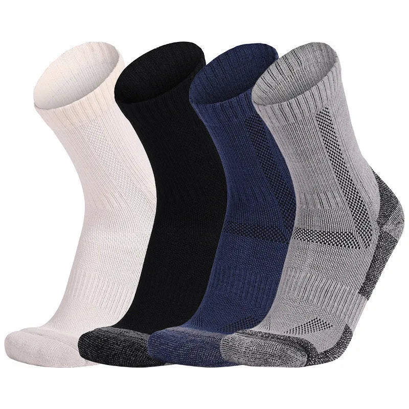 Men's thick wool ski socks in black with mid-calf length for winter sports
