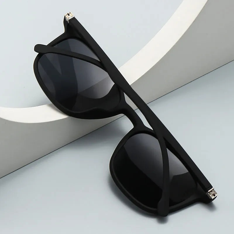 Men's polarized sunglasses with spectacle foot design and UV400 protection in multiple colour options