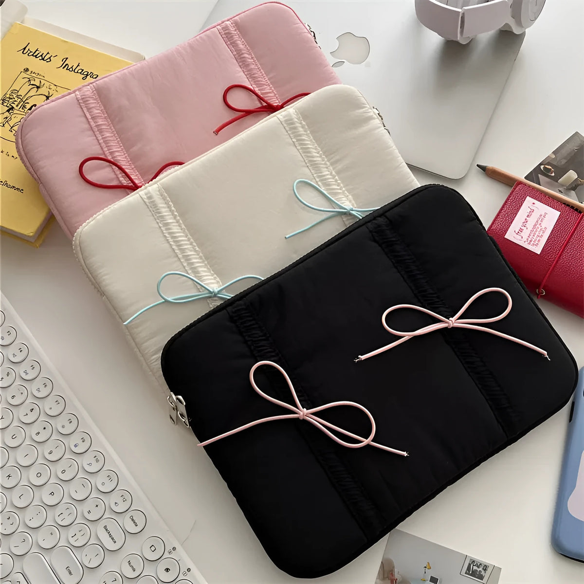 Tablet PC bag with elastic lace bow closure in black for 15-15.6 inch laptop