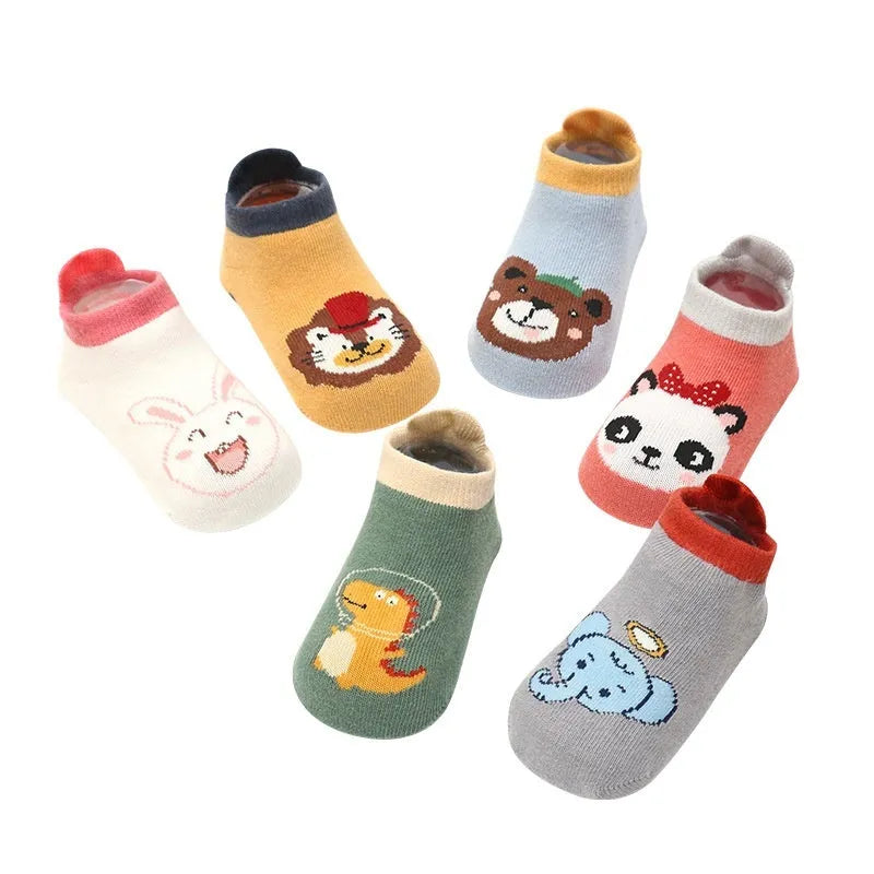 Cotton toddler ankle socks with small tail design in blue gentleman bear pattern