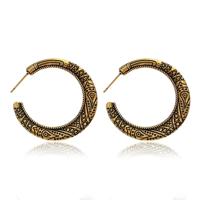 C-shaped vintage engraving earrings in bronze and silver alloy with street shot design
