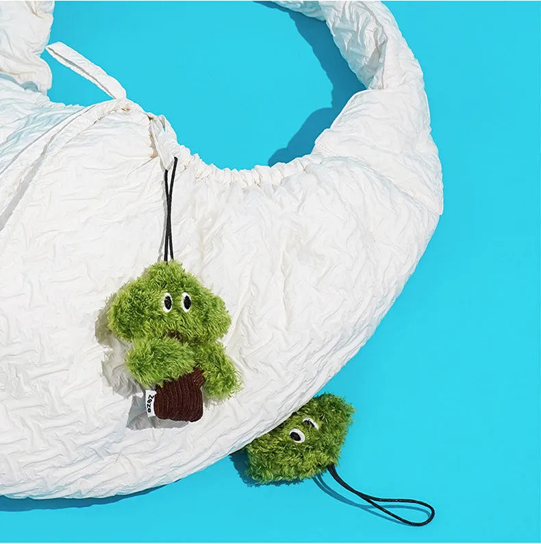 Pine tree shaped cat mint toy pendant with self-hi grinding feature in three sizes