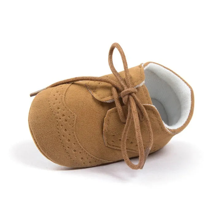 Vintage style soft-soled baby walking shoes in black, grey, light brown and white for infants 0-12 months