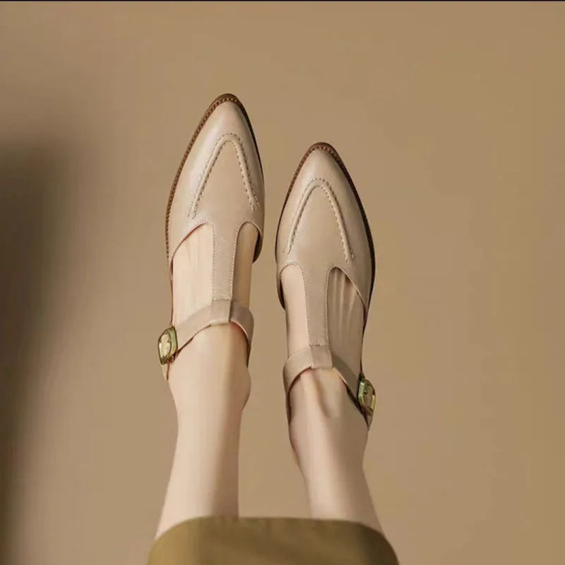 Women's closed toe pointed sandals with chunky heel in solid colour synthetic leather