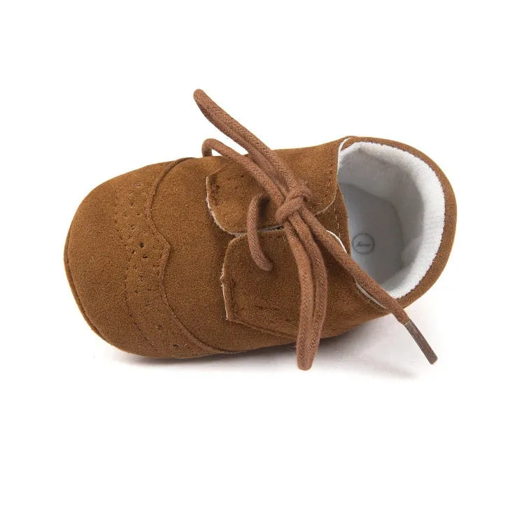 Vintage style soft-soled baby walking shoes in black, grey, light brown and white for infants 0-12 months