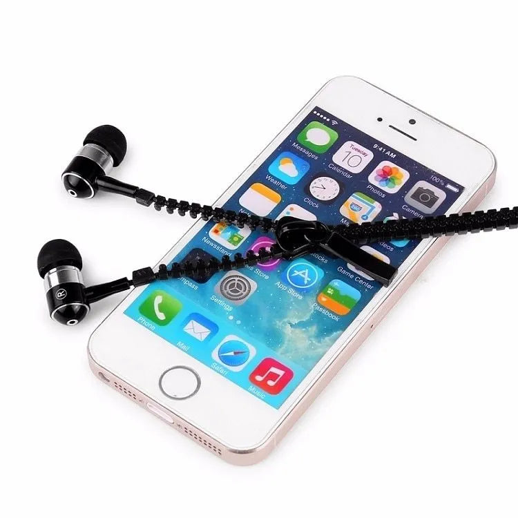 Wired in-ear earphones with 3.5mm audio jack and microphone in black colour
