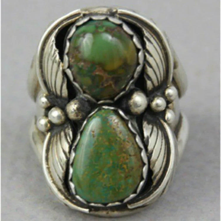 Retro geometric women's ring with a turquoise colour inlay on a silver-toned electroplated alloy band.