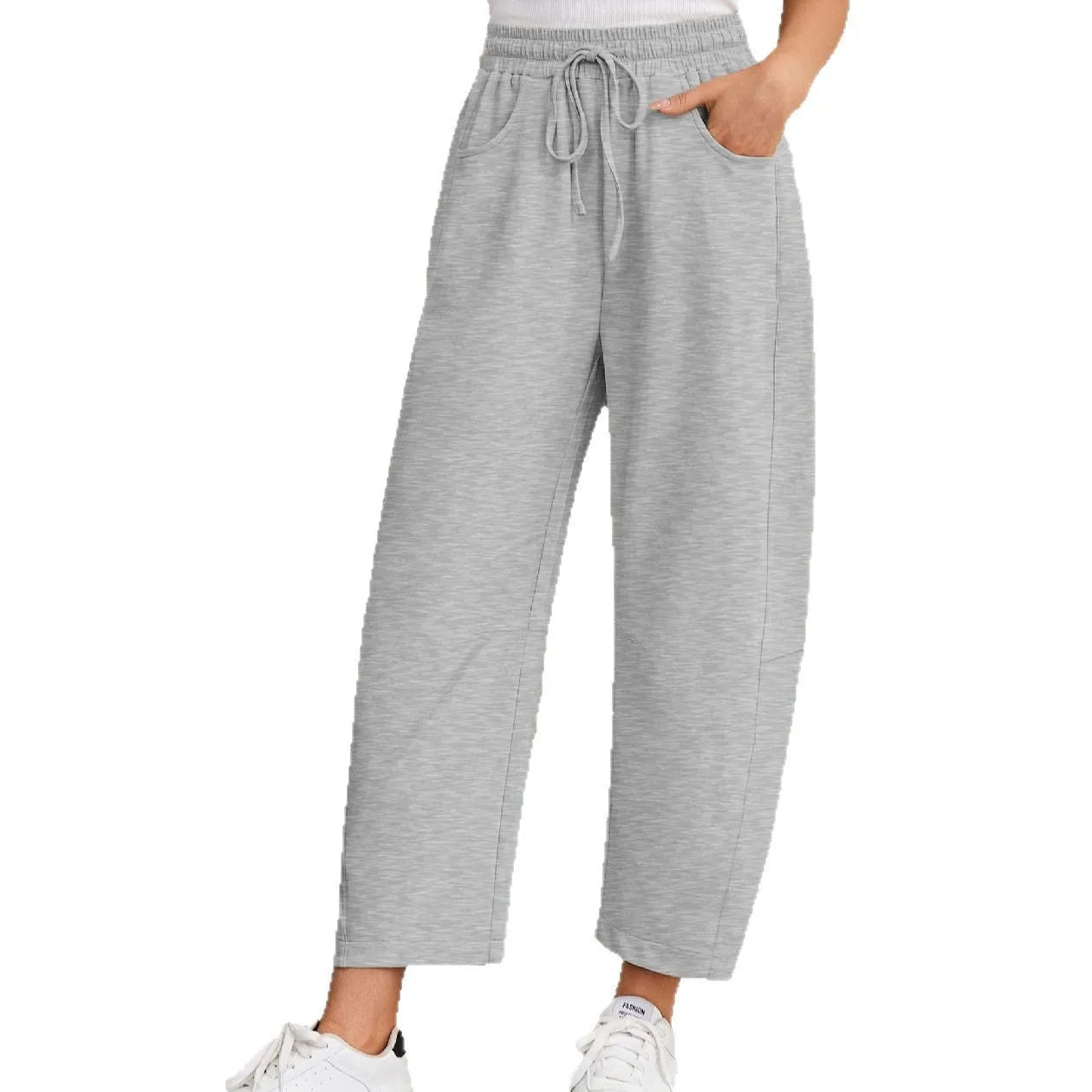 Loose cropped sweatpants with drawstring waist and side pockets in cotton fabric