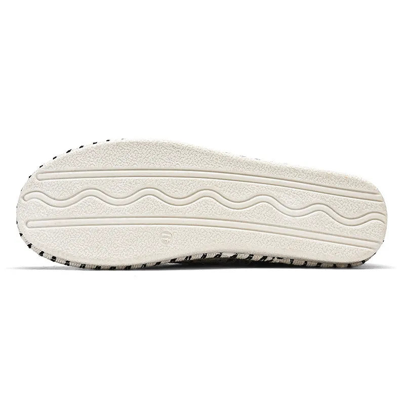 Men's casual summer shoes in breathable cloth with round toe design in black or beige