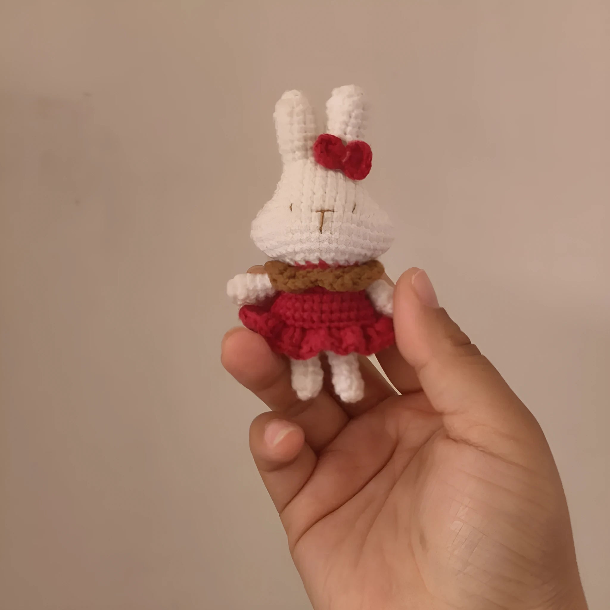 Hand-crocheted wool rabbit key chain pendant decorative accessory