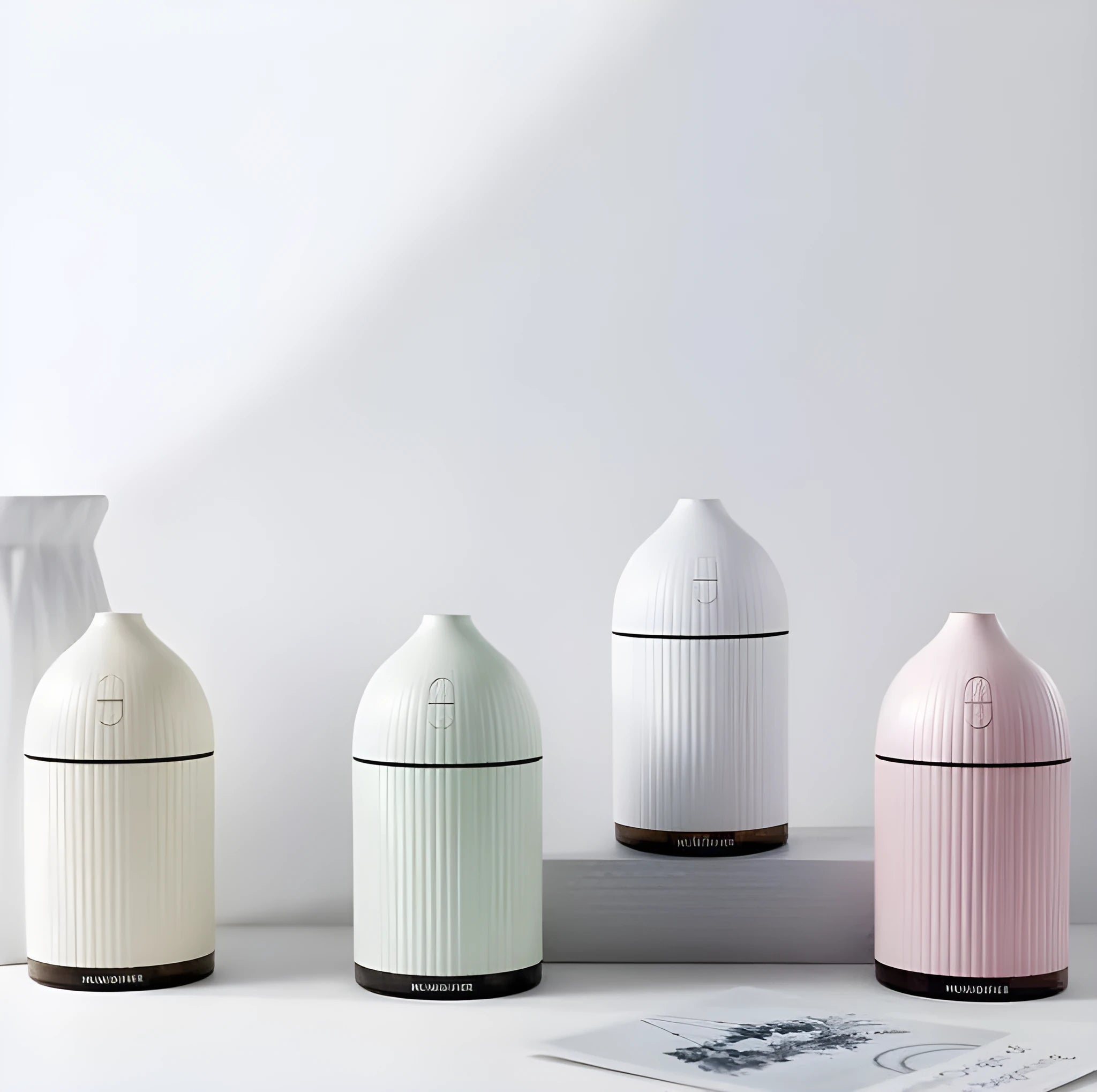White USB-powered ultrasonic aromatherapy diffuser and humidifier with LED light, 300ml capacity