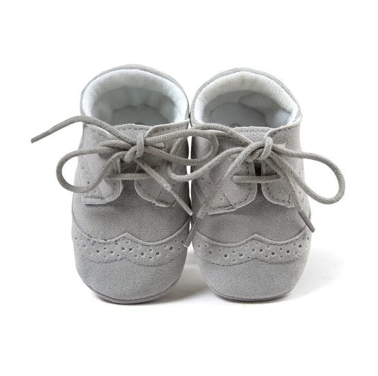 Vintage style soft-soled baby walking shoes in black, grey, light brown and white for infants 0-12 months