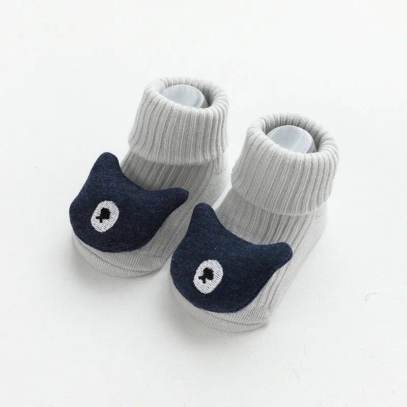Baby socks with non-slip soles in combed cotton, shown in multiple colour options with size chart