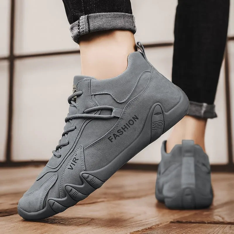 Men's grey low-cut casual shoes with elastic band and non-slip sole.