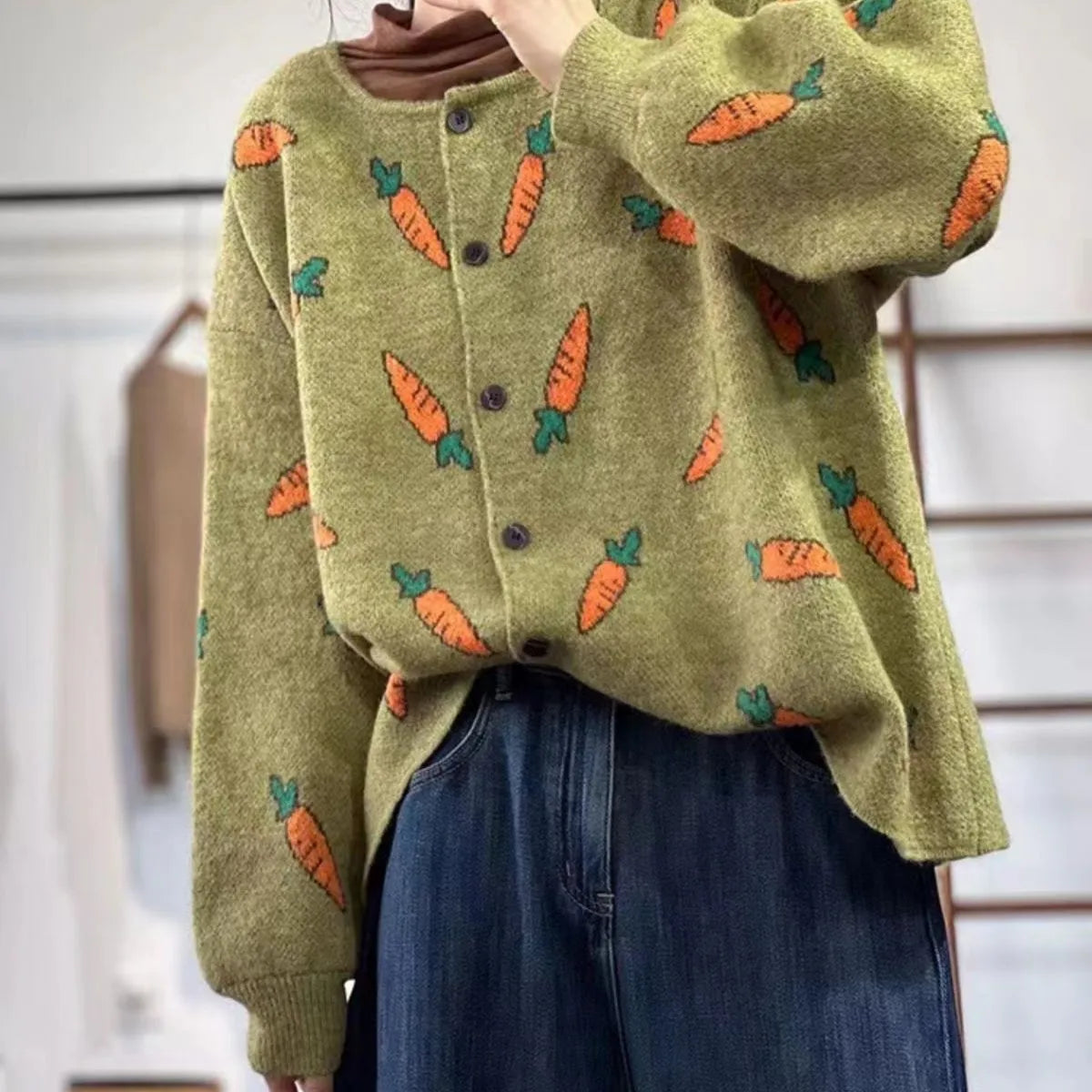 Loose grey cardigan with artistic colour-block printing, round neck, and regular sleeves.