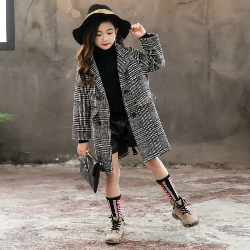 Grey houndstooth pattern coat with suit collar and long sleeves for girls.