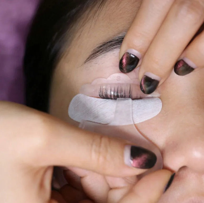 Yuemeixuan silicone eye lash shields pads in green and transparent colours for eyelash extension protection