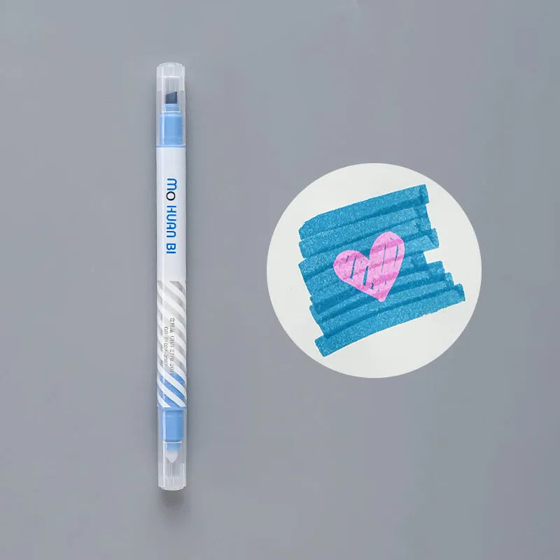 Colour-changing highlighter pen in dark blue, 14.5cm long with plastic body.