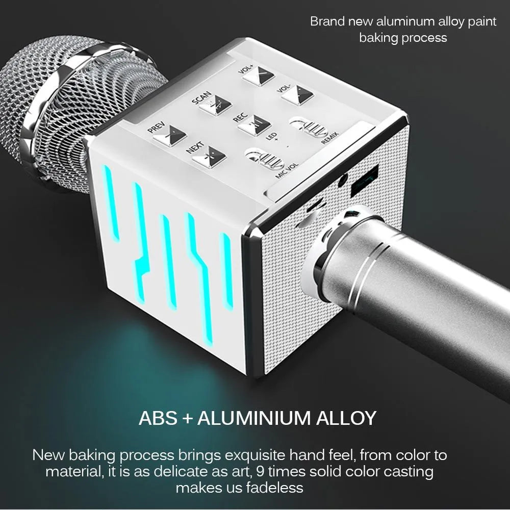 Wireless Bluetooth condenser microphone in gold with super cardioid pattern, 25x8.4x8.4cm