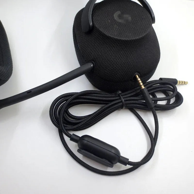 Black universal audio cable for gaming headsets with oxygen-free copper construction
