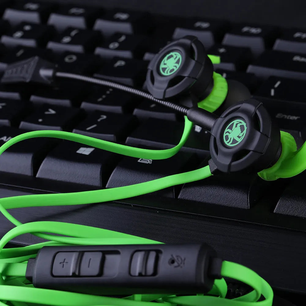 In-ear wired gaming headset with silicone earplugs and 3.5mm cable in black colour