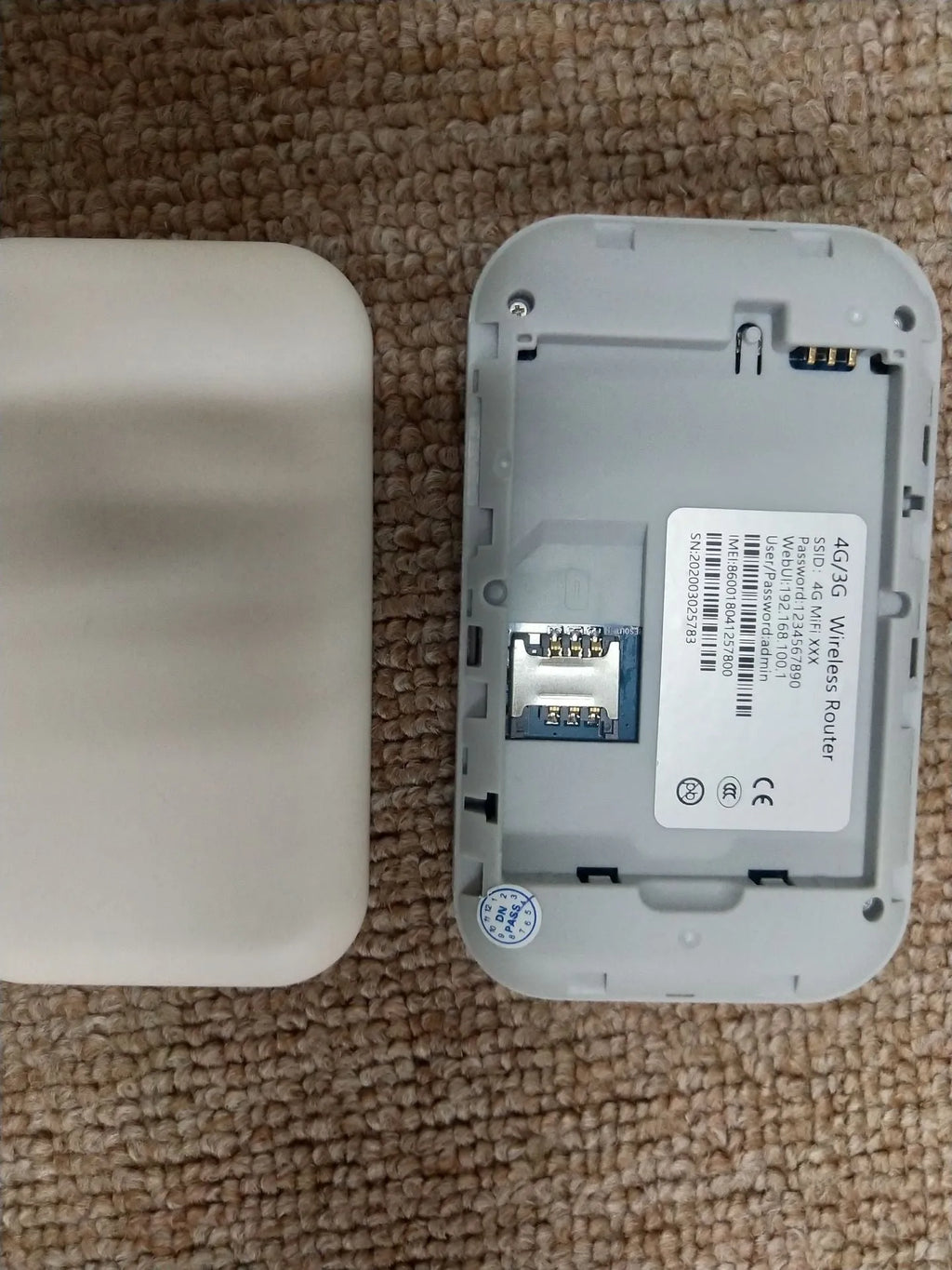 Portable Car 4G Wireless Router 100Mbps with built-in firewall 104mm x 64mm x 15mm