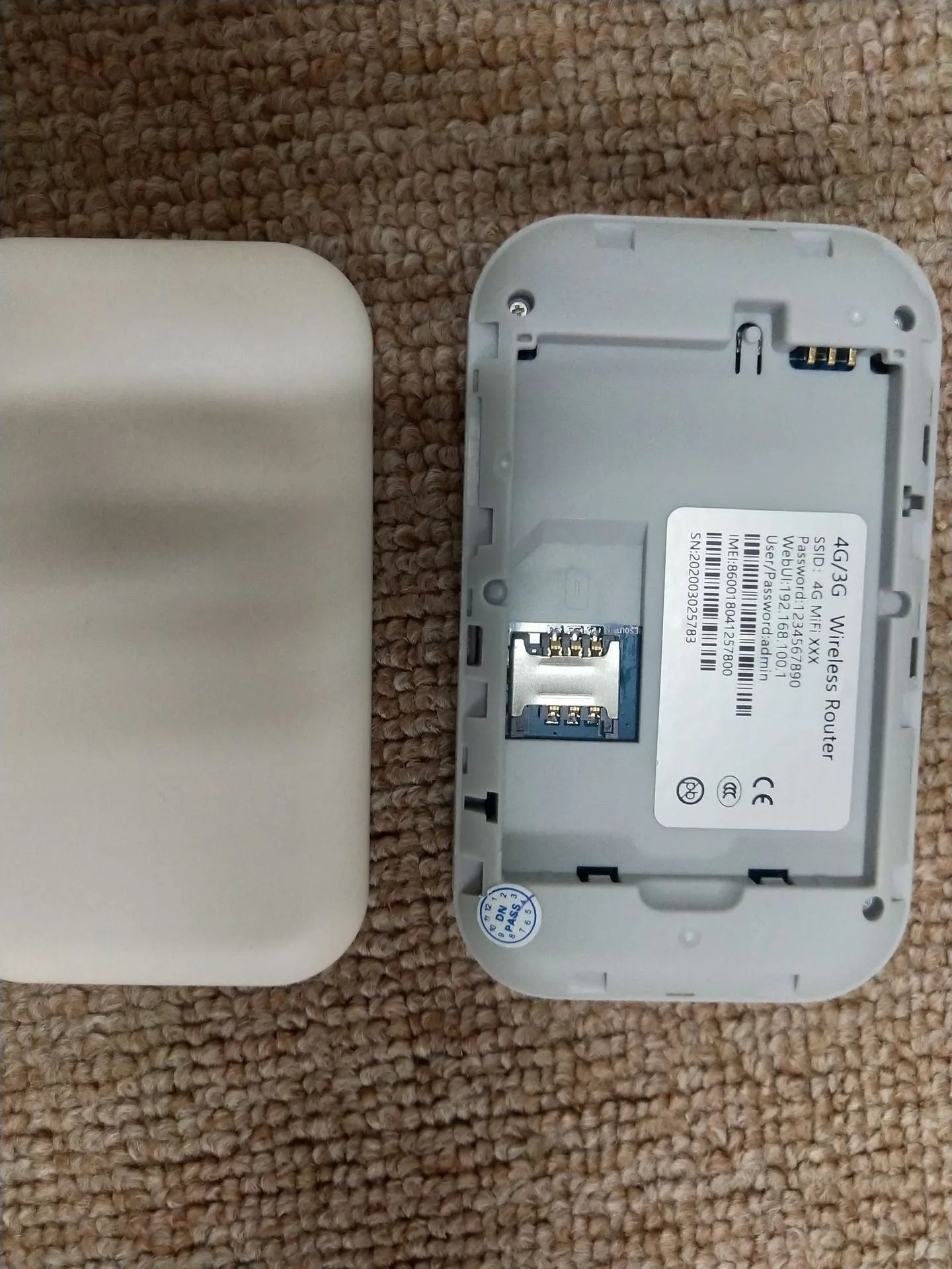 Portable Car 4G Wireless Router 100Mbps with built-in firewall 104mm x 64mm x 15mm