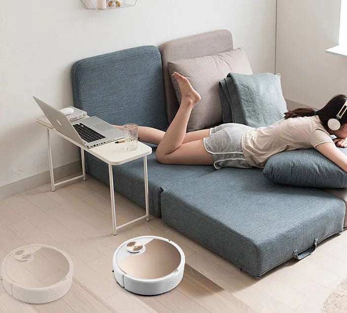 Golden remote control intelligent robot vacuum cleaner with 300mm square design and USB charging port