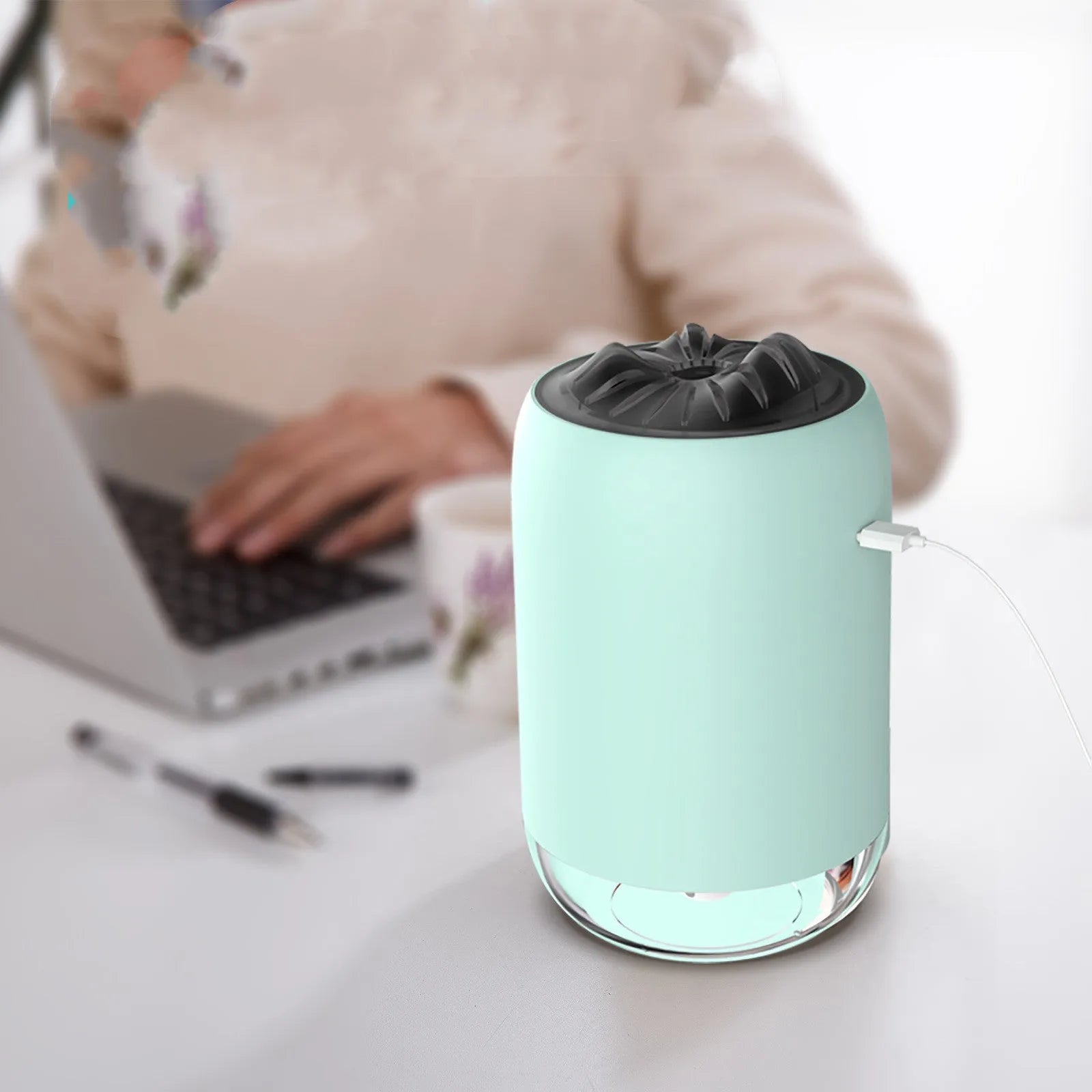 Magic Flame humidifier in columnar design with ultrasonic function and USB power connection