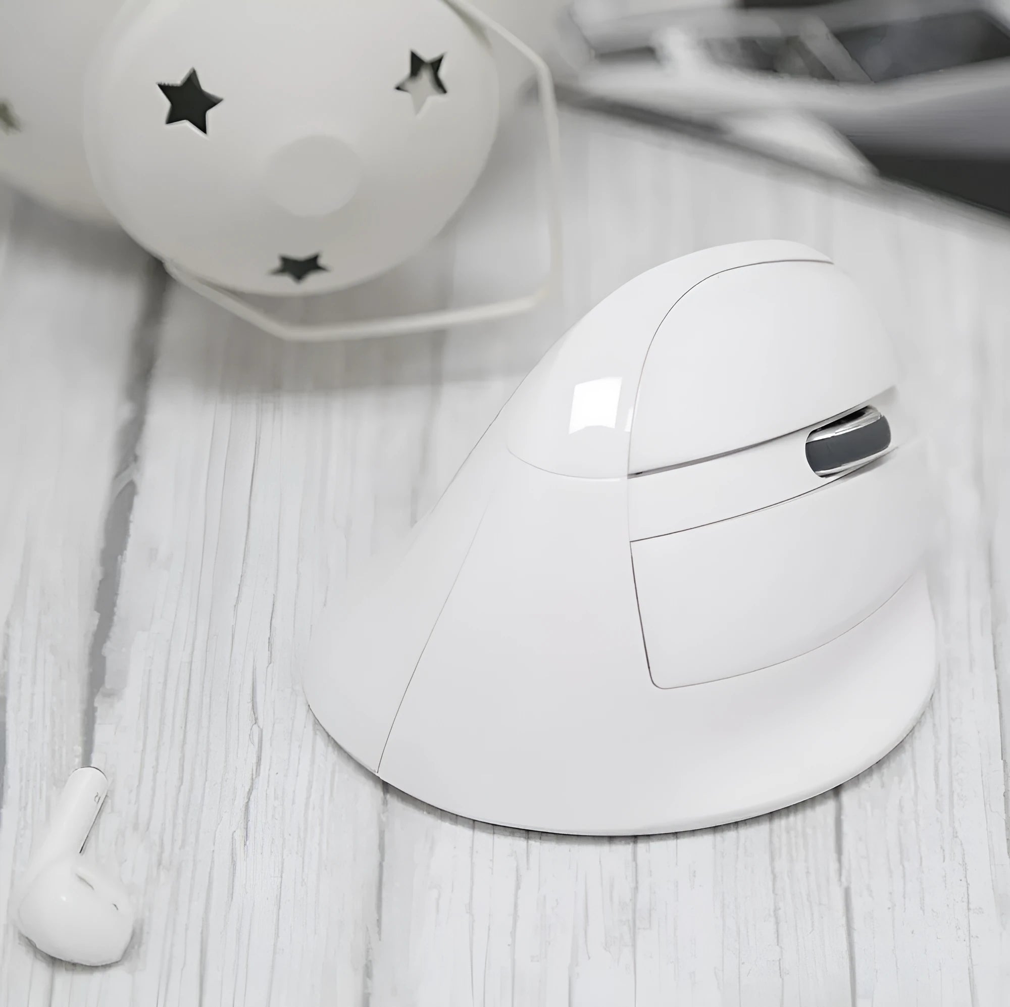 M618mini wireless vertical mouse pearl white with dual-mode Bluetooth and 2.4g connectivity